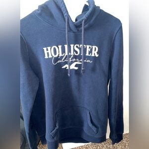 Hollister hoodie lightly worn good condition. Medium.